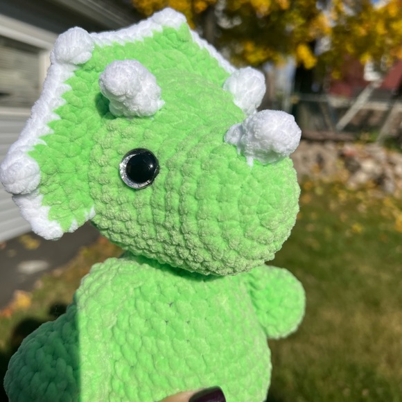 💚🤍 Standing Triceratops Crochet Amigurumi Plushie - Picture 5 of 6